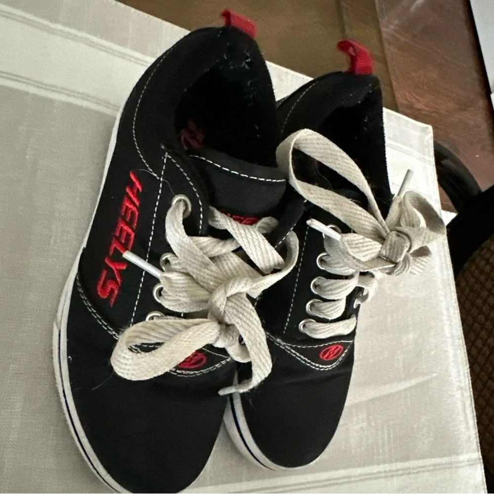 HEELYS Black Red Youth Size 13 Little Kid
